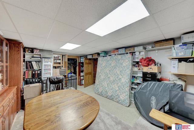 5501 Aaron Circle, Lincoln, NE 68516