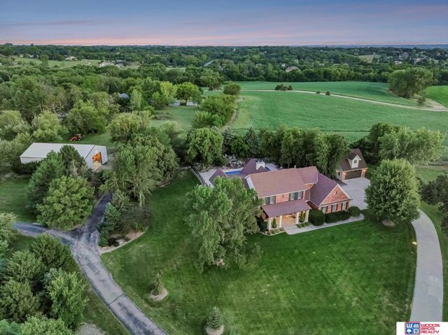 5501 Aaron Circle, Lincoln, NE 68516