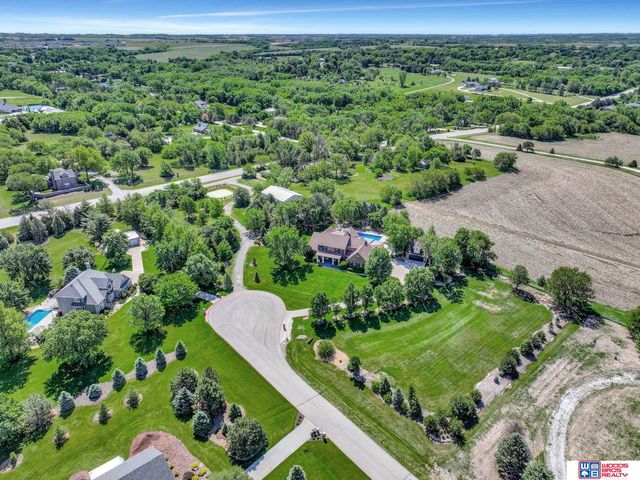 5501 Aaron Circle, Lincoln, NE 68516