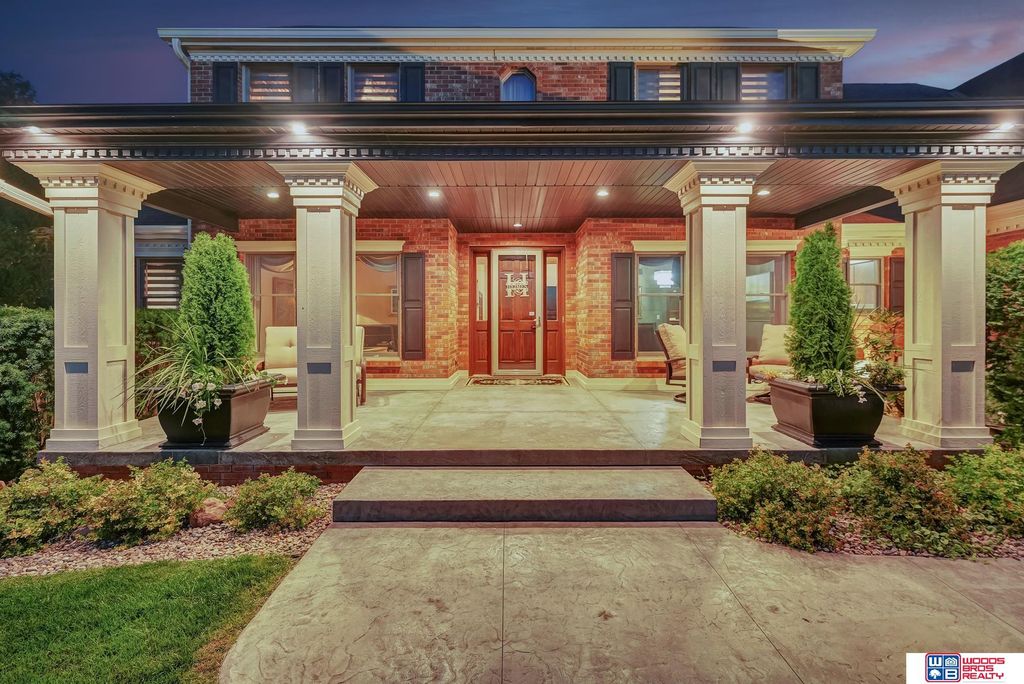 5501 Aaron Circle, Lincoln, NE 68516