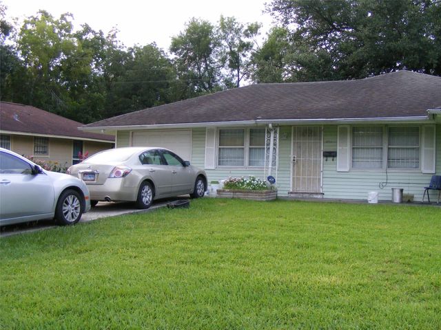 5751 Bellfort Street, Houston, TX 77033