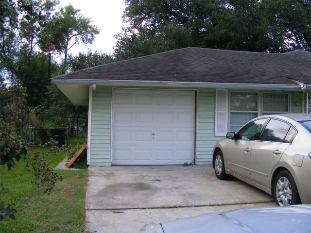 5751 Bellfort Street, Houston, TX 77033