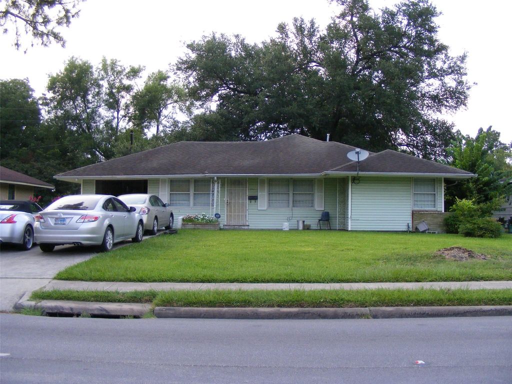 5751 Bellfort Street, Houston, TX 77033