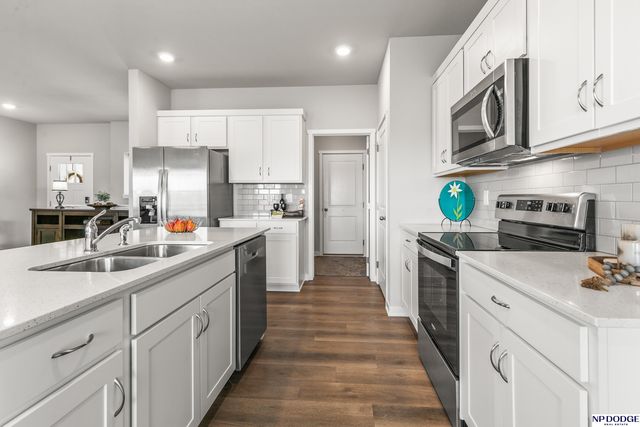 9003 Alexandra Road, Papillion, NE 68157