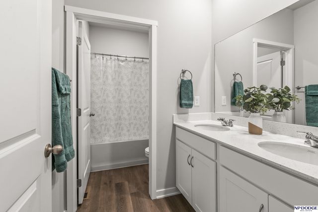 9003 Alexandra Road, Papillion, NE 68157