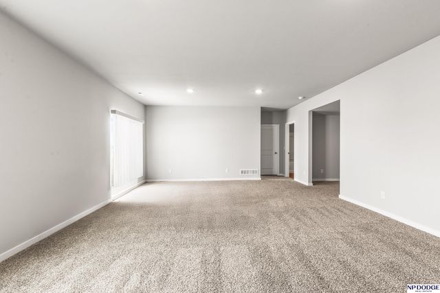 9003 Alexandra Road, Papillion, NE 68157