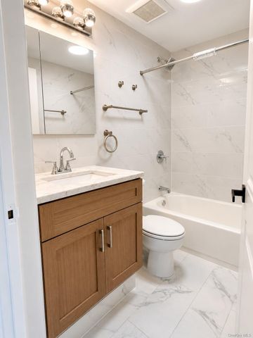 13675 37th Avenue 3H, Flushing, NY 11354