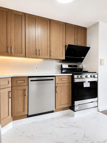 13675 37th Avenue 3H, Flushing, NY 11354
