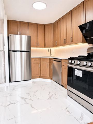 13675 37th Avenue 3H, Flushing, NY 11354