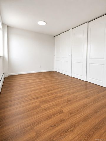 13675 37th Avenue 3H, Flushing, NY 11354