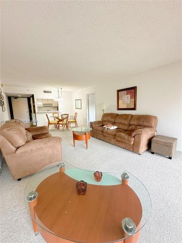 240 Lakeview Dr 212, Weston, FL 33326