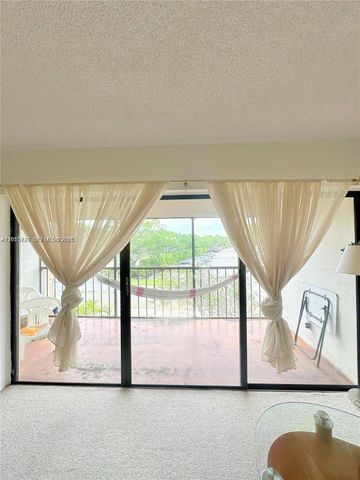 240 Lakeview Dr 212, Weston, FL 33326