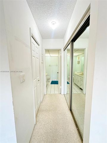 240 Lakeview Dr 212, Weston, FL 33326