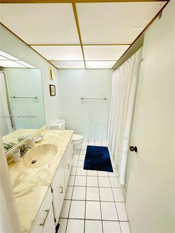 240 Lakeview Dr 212, Weston, FL 33326