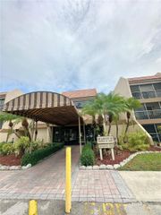 240 Lakeview Dr 212, Weston, FL 33326