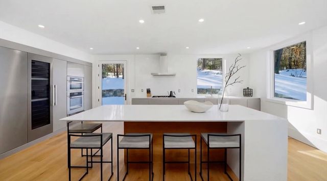 3 Effie Pl, Lexington, MA 02421