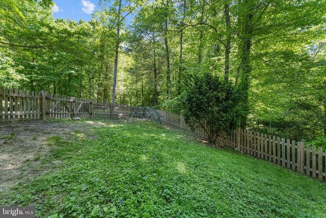 8221 HICKORY HILL DR, Manassas, VA 20112