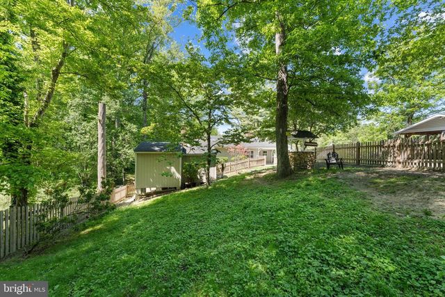 8221 HICKORY HILL DR, Manassas, VA 20112