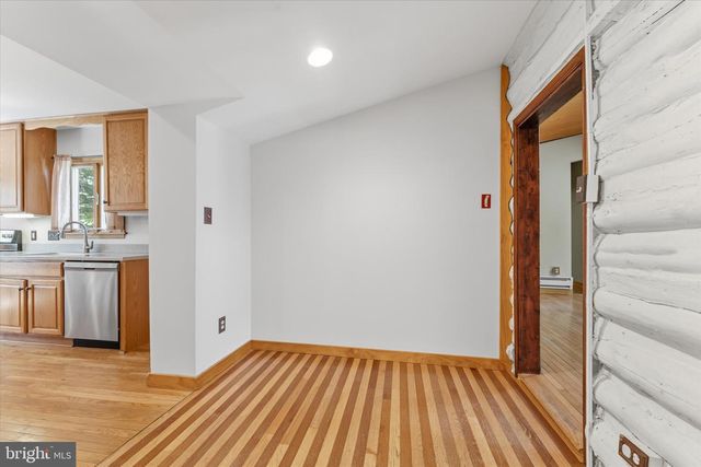 8221 HICKORY HILL DR, Manassas, VA 20112