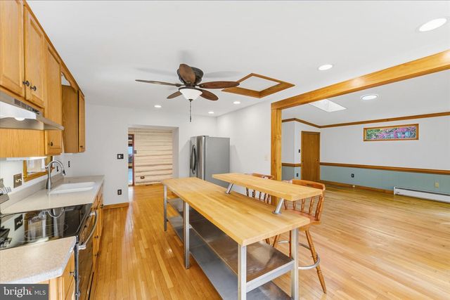 8221 HICKORY HILL DR, Manassas, VA 20112