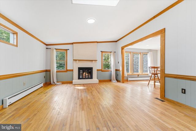 8221 HICKORY HILL DR, Manassas, VA 20112