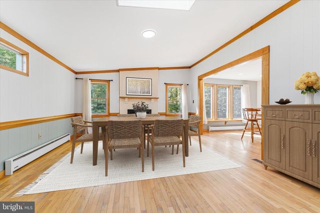 8221 HICKORY HILL DR, Manassas, VA 20112