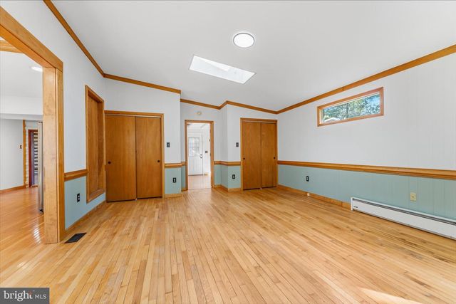 8221 HICKORY HILL DR, Manassas, VA 20112