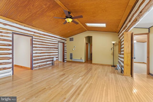 8221 HICKORY HILL DR, Manassas, VA 20112