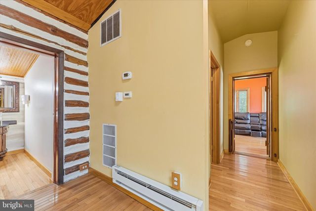 8221 HICKORY HILL DR, Manassas, VA 20112