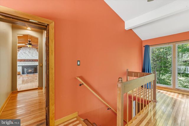 8221 HICKORY HILL DR, Manassas, VA 20112