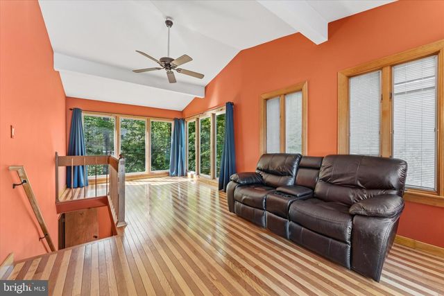 8221 HICKORY HILL DR, Manassas, VA 20112