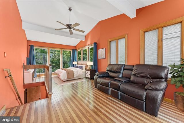 8221 HICKORY HILL DR, Manassas, VA 20112