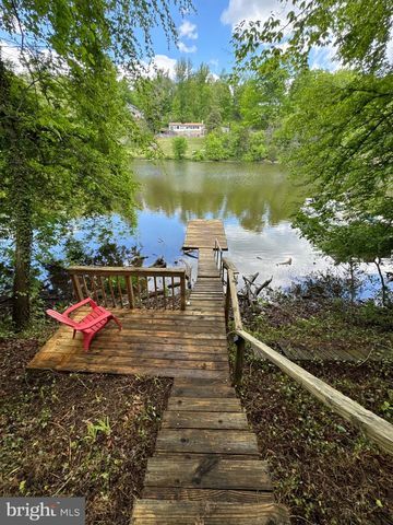 8221 HICKORY HILL DR, Manassas, VA 20112