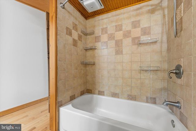 8221 HICKORY HILL DR, Manassas, VA 20112