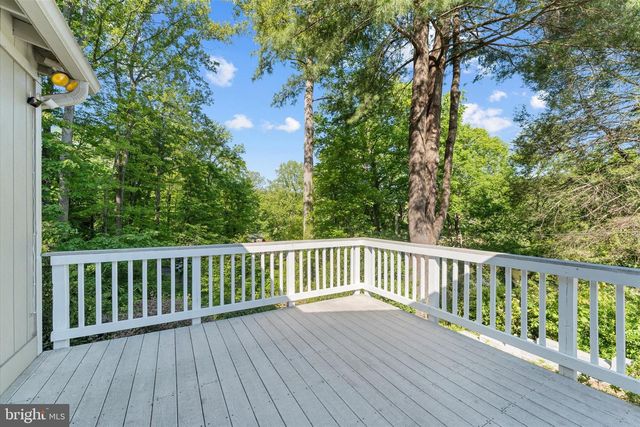 8221 HICKORY HILL DR, Manassas, VA 20112