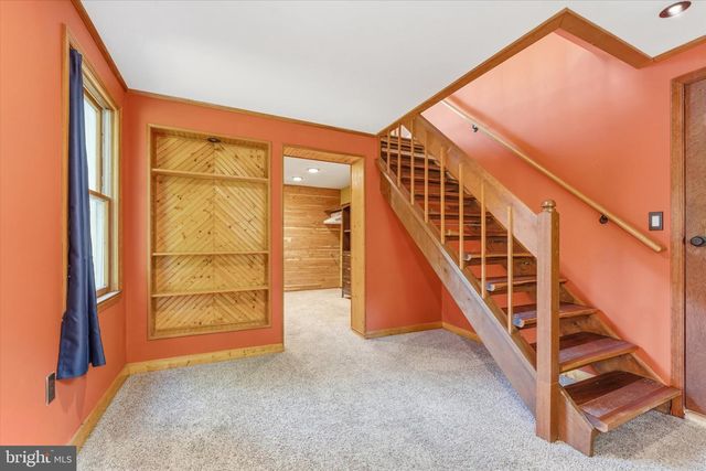 8221 HICKORY HILL DR, Manassas, VA 20112