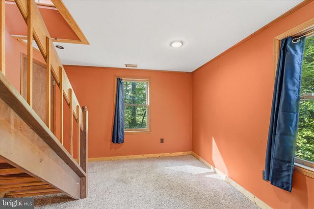 8221 HICKORY HILL DR, Manassas, VA 20112