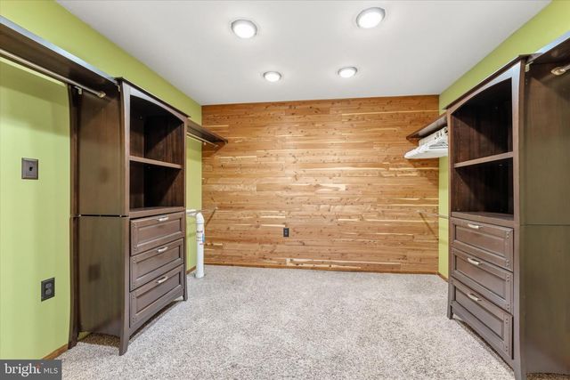 8221 HICKORY HILL DR, Manassas, VA 20112