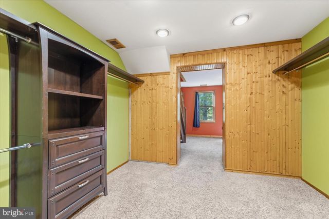 8221 HICKORY HILL DR, Manassas, VA 20112