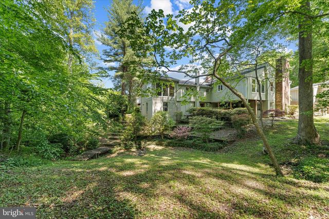 8221 HICKORY HILL DR, Manassas, VA 20112