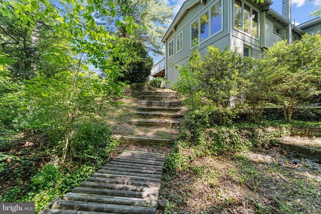 8221 HICKORY HILL DR, Manassas, VA 20112