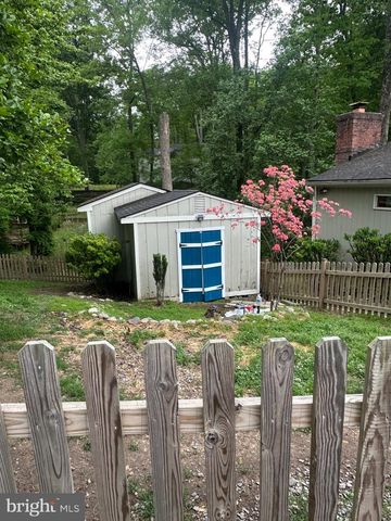 8221 HICKORY HILL DR, Manassas, VA 20112