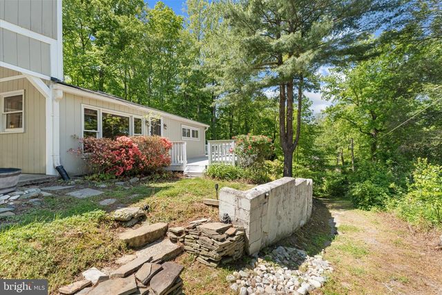 8221 HICKORY HILL DR, Manassas, VA 20112