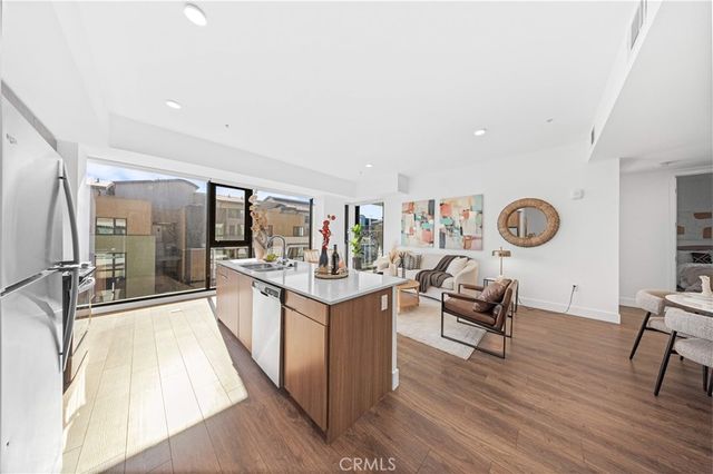 709 E Walnut Street 417, Pasadena, CA 91101