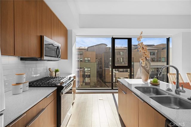 709 E Walnut Street 417, Pasadena, CA 91101