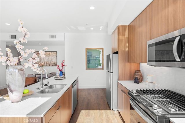 709 E Walnut Street 417, Pasadena, CA 91101