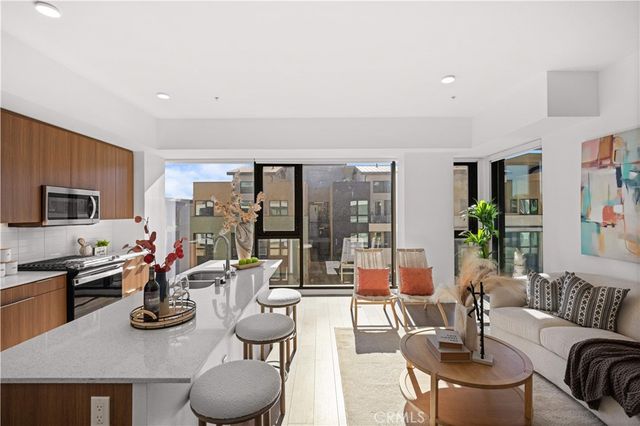 709 E Walnut Street 417, Pasadena, CA 91101