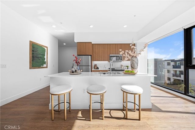 709 E Walnut Street 417, Pasadena, CA 91101