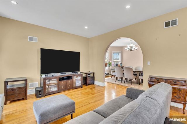 467 Summit, Hackensack, NJ 07601