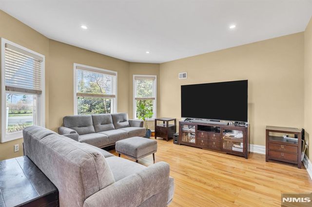467 Summit, Hackensack, NJ 07601